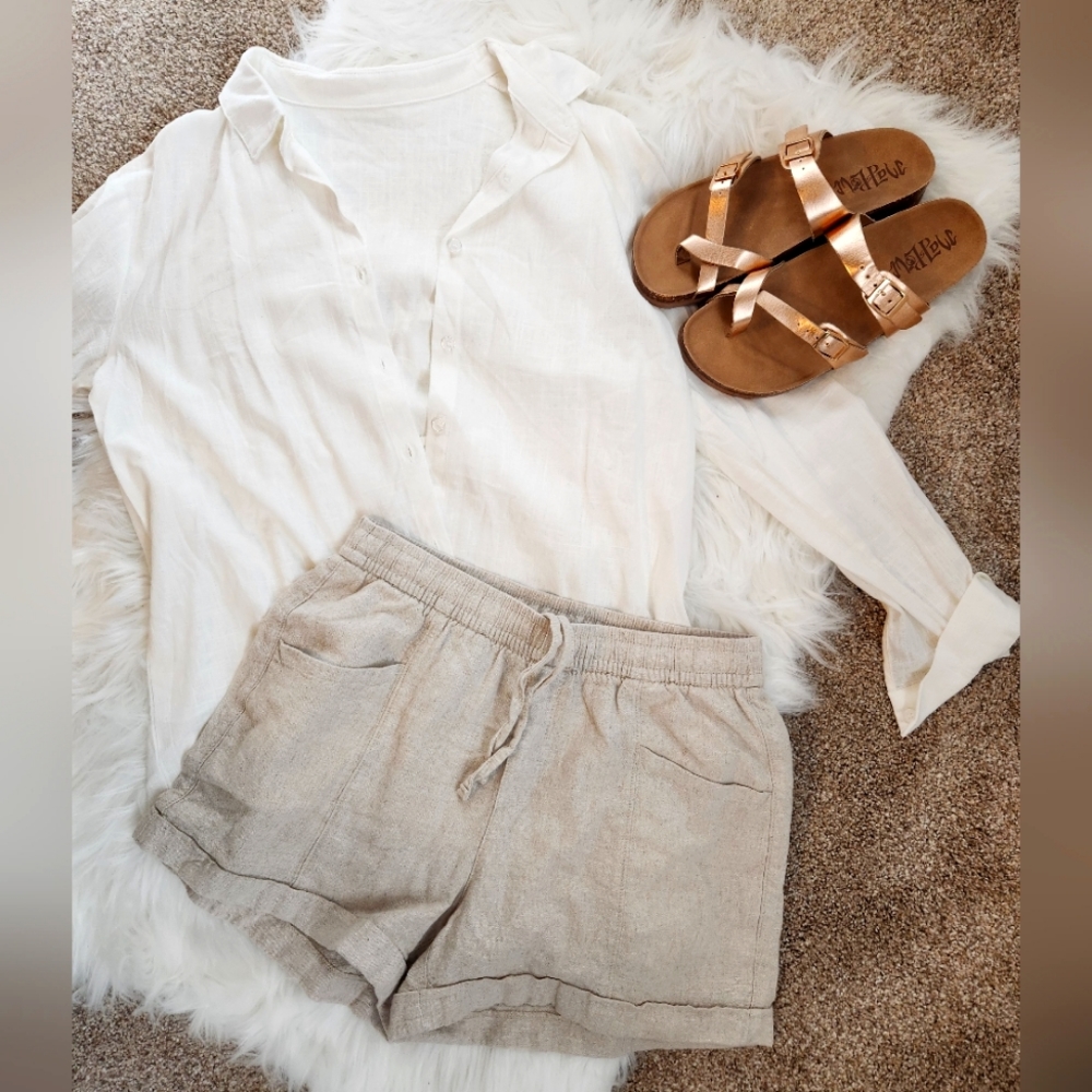 Beige Old Navy linen shorts